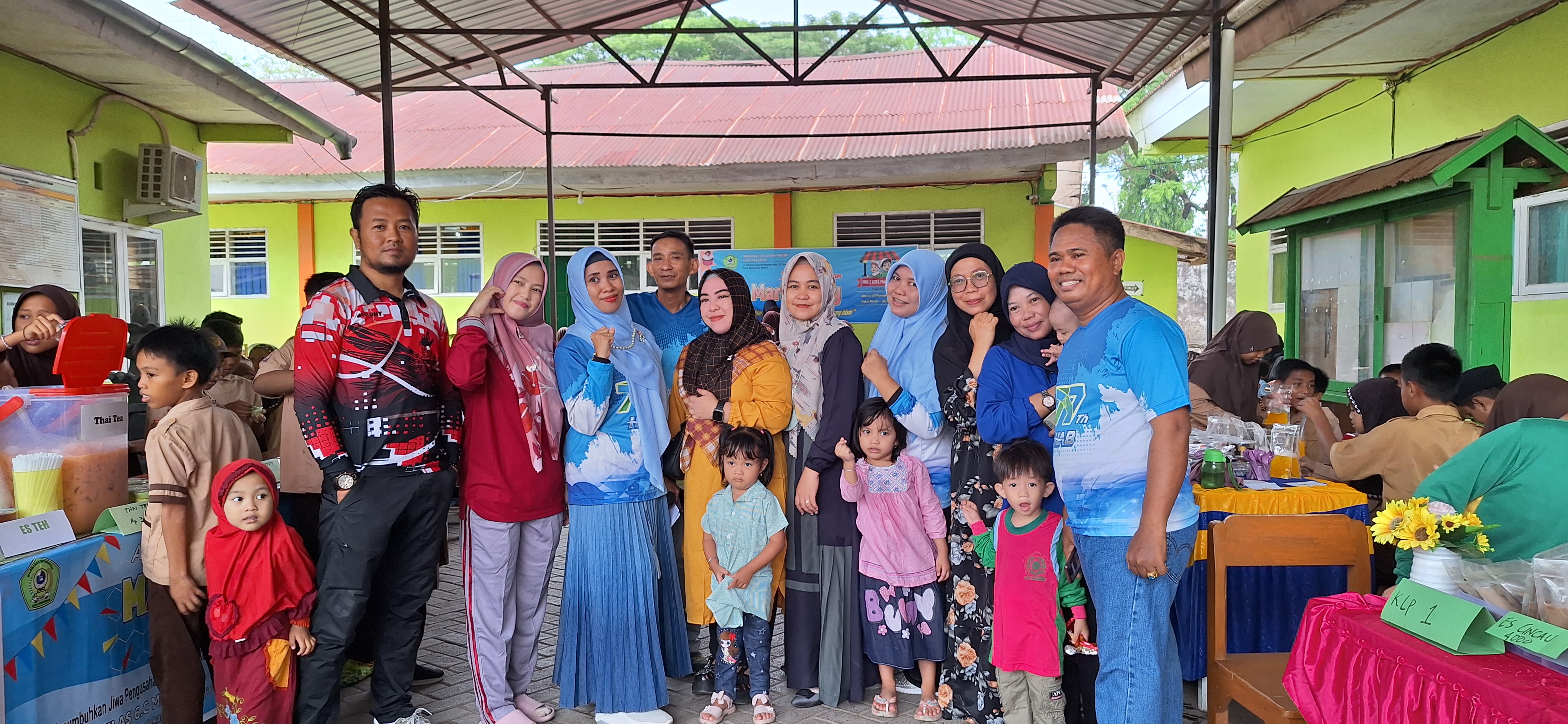 KEGIATAN MARKET DAY KELAS VI